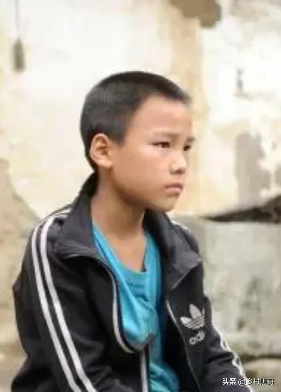 父亲收留小乞丐十天，二十年后我在北京与他再相遇，我俩都哭了