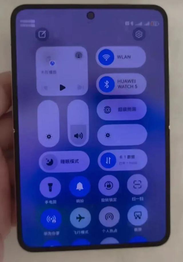 华为Mate80或10月发，eSIM、鸿蒙6来了