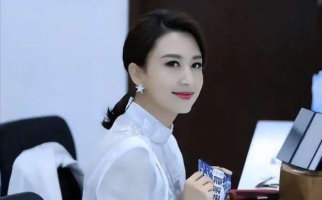 嫁70岁富翁？包养4个男人？曾是央视女主持私生活谣言有多离谱？