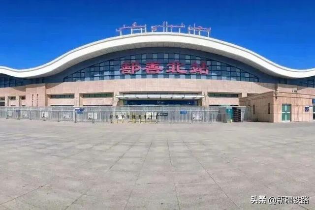 乘动车打卡“新疆第一滑”！沙海畅滑，解锁新玩法！