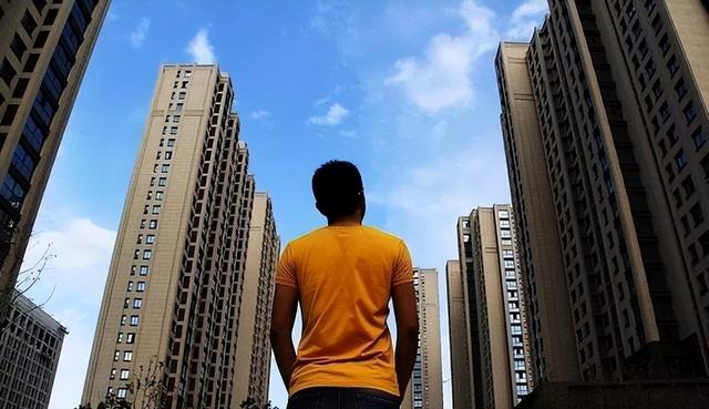 曹德旺预言成真了？我国二三十层的电梯房，或将面临同一个结局？