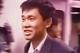 2002年李正光被判死刑，临刑前喝了一口白酒，往脚镣处塞了1元钱图片
