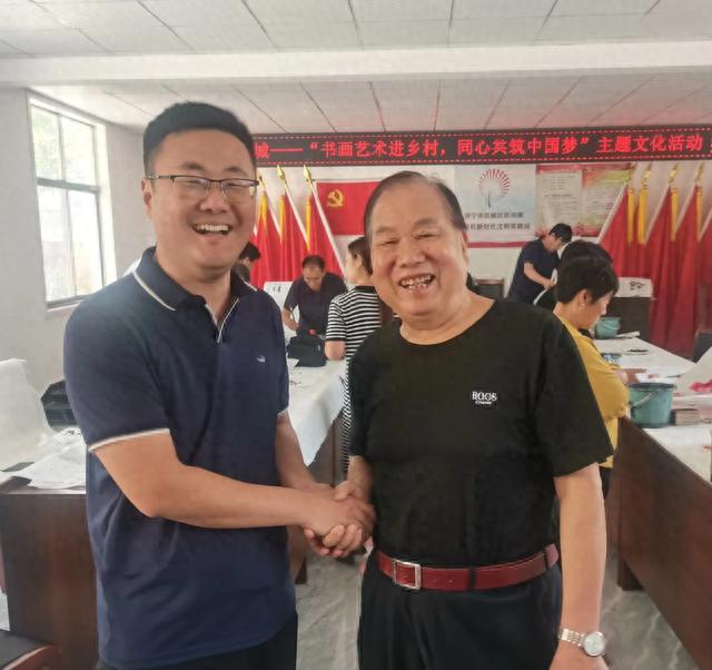 书画名家捐赠墨宝 助力乡村文化建设