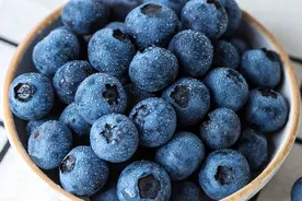 蓝莓是血糖的“刺客”？告诫：若不想患糖尿病，2水果可以多吃！图片
