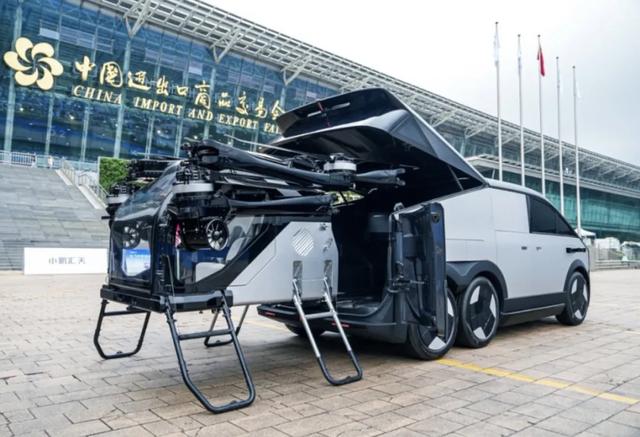 广州低空经济“狂飙”：飞行汽车、空中观光，下个万亿风口？