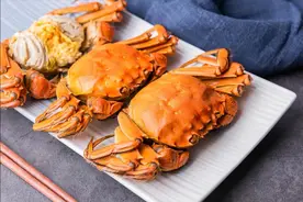 蒸螃蟹，冷水还是开水？牢牢记住这3点，不掉腿不流黄，又嫩又鲜图片