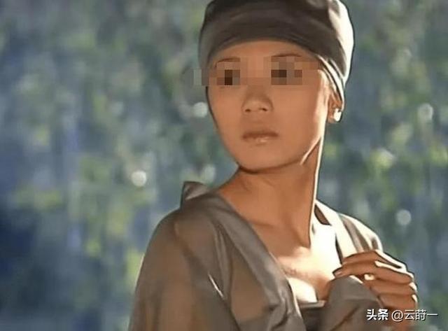 揭秘尼姑庵真相：表面佛门实则妓院，穿黑丝戴假发，香客人来人往