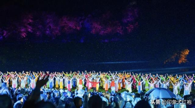 火力全开！印象大红袍上演一夜四场，雨打不散的热爱！