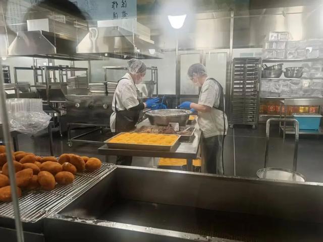 实探开心农场A会员店：低配的山姆、高配的乐尔乐和农贸集市