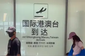 郑恺一家3口被偶遇，4岁女儿又蹦又跳好活泼，正面曝光像爸爸图片