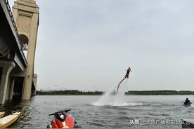 2024太原汾河龙舟公开赛开启前夕，30名群众体验“水上飞人” 惊险刺激！图片