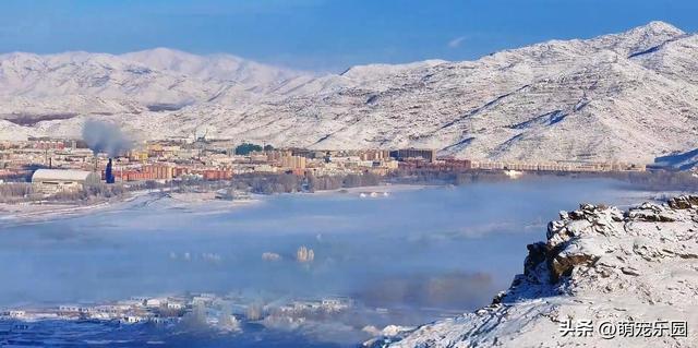 新疆雪山之巅俯瞰，云海翻滚如仙境，当地人说出惊人秘密