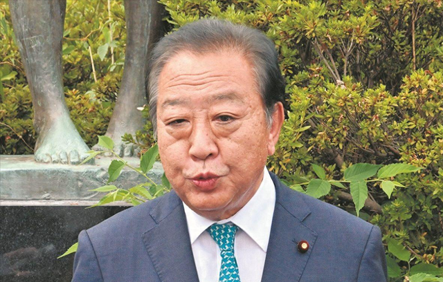 高市早苗对中国打出最后一张牌，美媒提醒：是否还记得40年前？