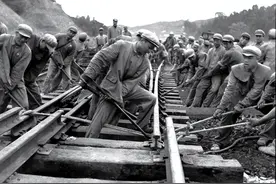 1979年对越反击战结束后，我军在越南拆铁轨、埋地雷，这是真的吗图片