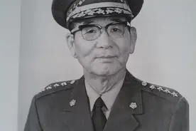 国军悍将胡琏，毛主席评价狡猾如狐狸，一生中五次死里逃生图片