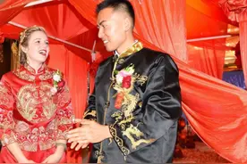 配不上？河北小伙网恋娶美国姑娘，婚后发现对方身份后，他自卑了图片