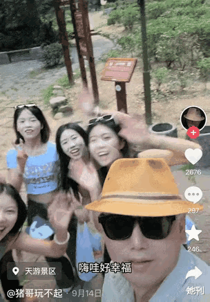 国庆陪爬爆火：女孩子们扛着登山杖，赚的是辛苦更是信任