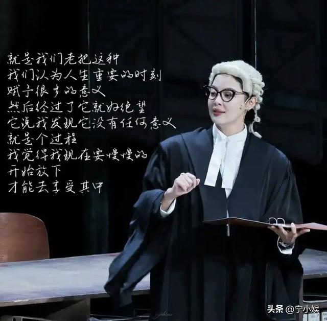 德不配位？辛芷蕾奖杯还没捂热乎，恶心一幕就发生，她堵了谁的路