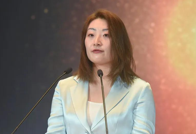 宗馥莉遗产风波后首发声，三句话表明立场，杜建英宗泽后应感惭愧