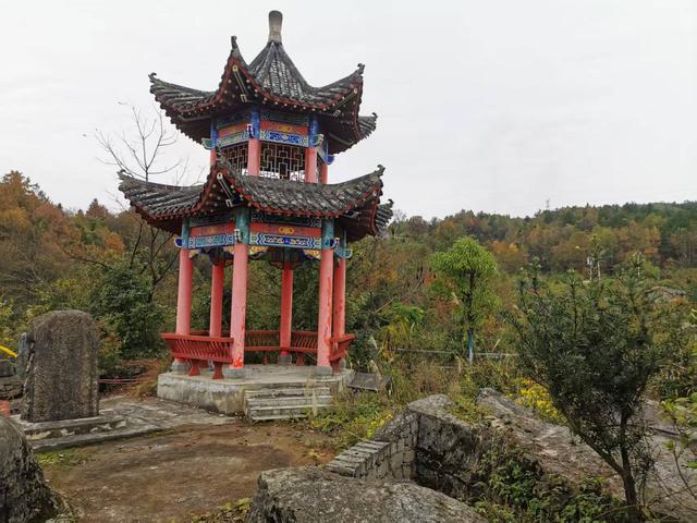 遵义绥阳：深山秘景“崖上秋歌”