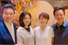 董卿、周涛、朱军、张泽群主持人五四节聚会，16年后的首次合体！图片