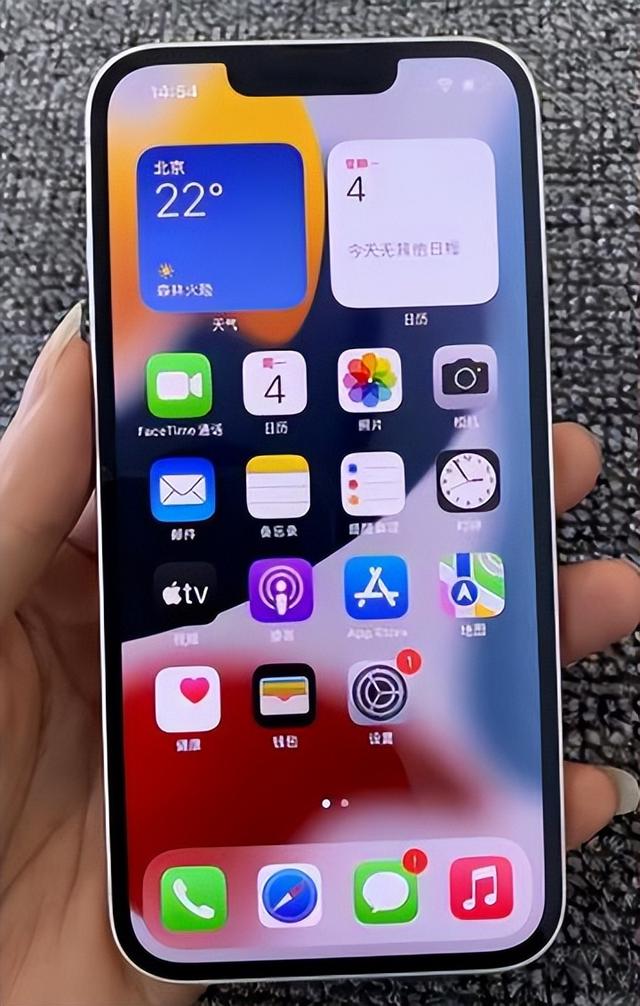 苹果终于“低头”！开始拼起了性价比，iPhone17标准版销量暴涨！
