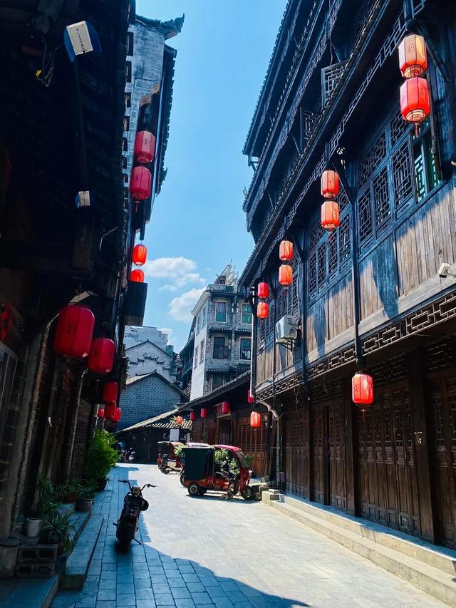 边城印象:一口吃三省 三地闻鸡鸣!