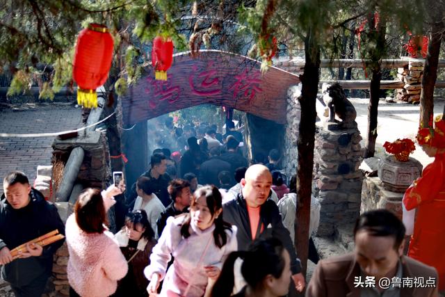 初五屏山，烟火向财神