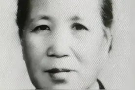 地下党秘密叛变，要与叛徒一起去破坏组织，其妻大惊：我也一起去图片