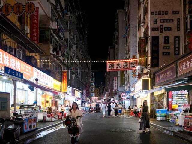 今年国庆，为什么是这座城拿了爽文剧本？