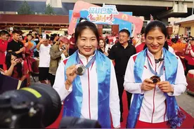 奥运健儿载誉归来图片