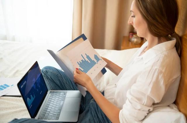 奥特曼逼梁文锋出大招