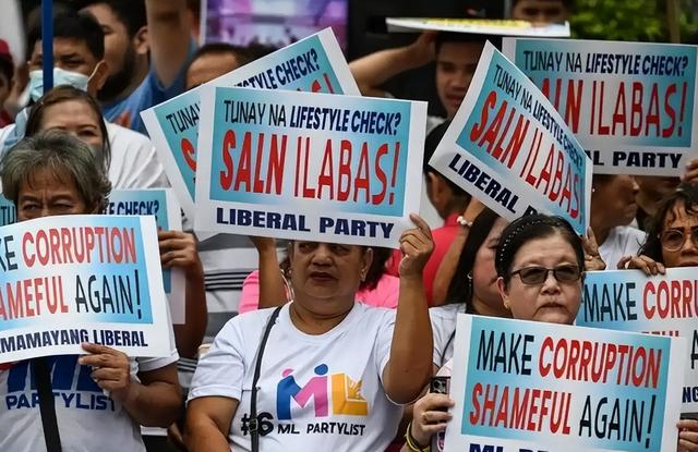 菲律宾即将大乱？马科斯和莎拉同时弹劾，杜特尔特亲孙子低调来华