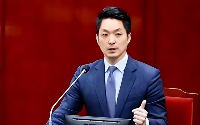 两岸再突发重大事情，蒋万安还没坐飞机来陆，国台办发出一个警告