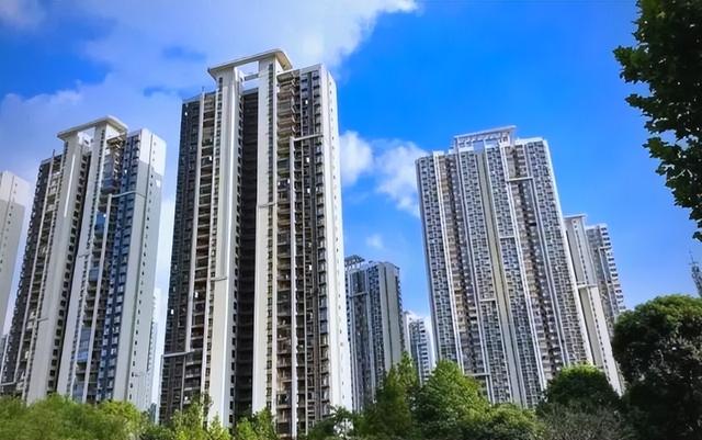 曹德旺预言成真了？我国二三十层的电梯房，或将面临同一个结局？