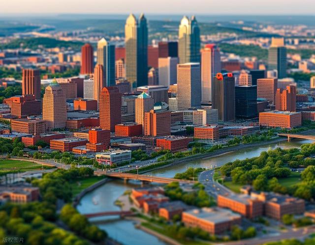 景致记录：狄更斯美国游，遇到想改善铜矿的人，坐船廊看两岸风景