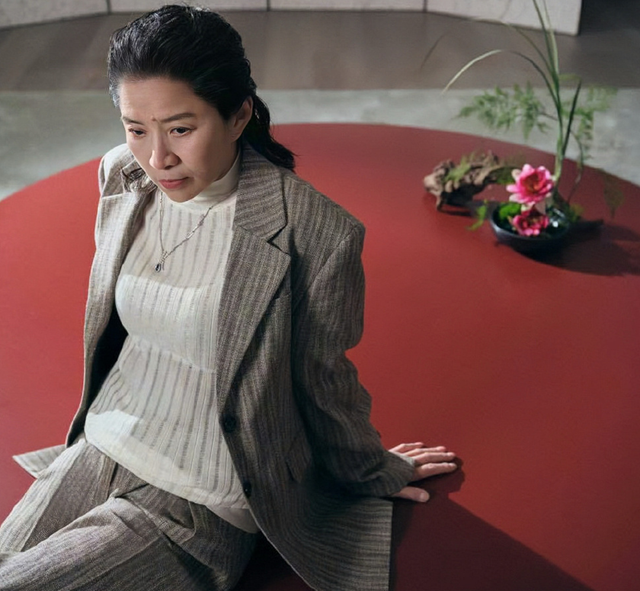 “大脚娘”迟蓬逛超市被偶遇，打扮好朴素，真人看起来也是老年人