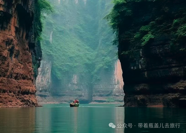 重庆最东边的偏远县城，地形比主城还要魔幻，居然还有高铁和机场