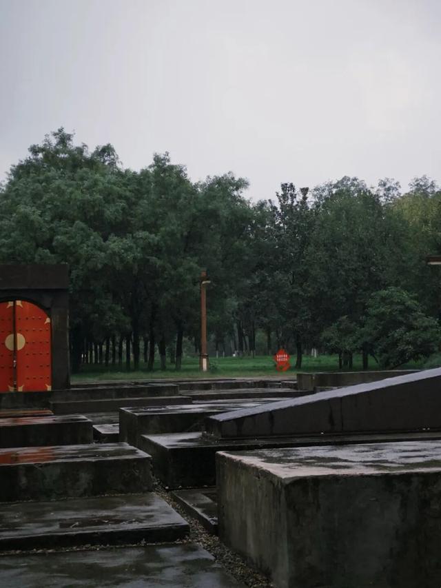 在未央，雨是历史的回响 也是生活的烟火
