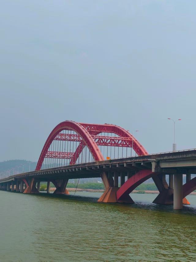 别只盯着都江堰！昆明藏了座“湖天锁钥”，200年古闸，晚霞鸥飞