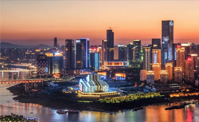 这座英雄之城，藏着中国崛起的密码，是盛世如你所愿的完美诠释