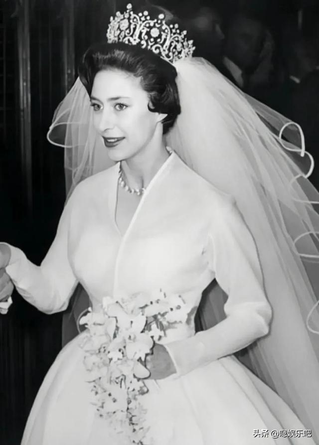 英王室新娘的复古婚纱：安妮公主的简约高级，戴安娜的梦幻少女