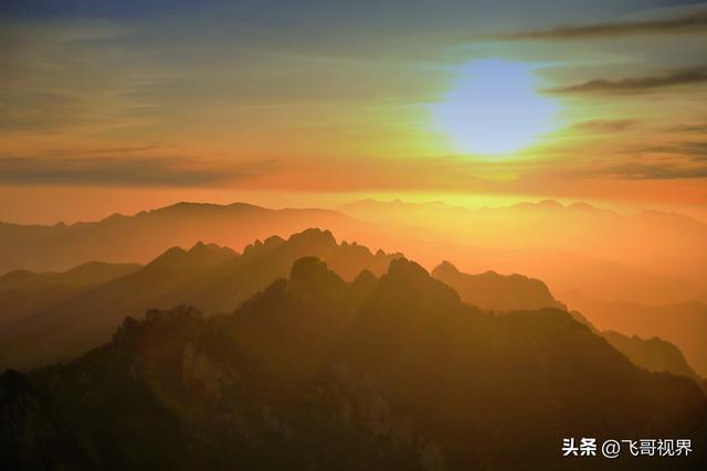 那一刻，金顶披霞