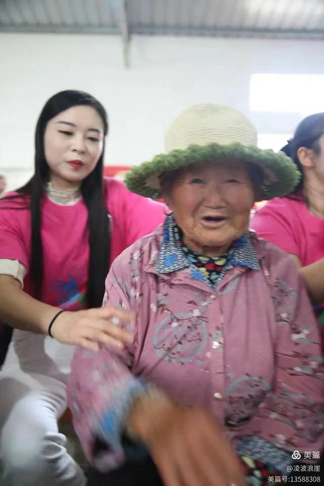 金秋三岔河:荷韵传情颂美景 孝亲敬老暖桑榆