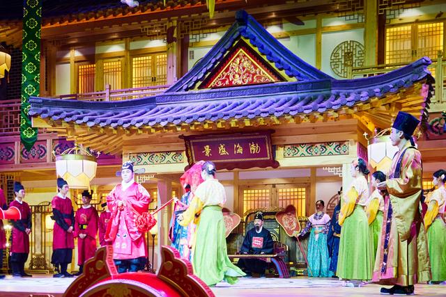 延边有一座渤海古镇，夜色下仿佛穿越时空，重现大唐渤海国的盛世