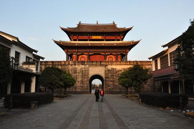 从北京自驾到云南 感受抗战之十一：国殇墓园