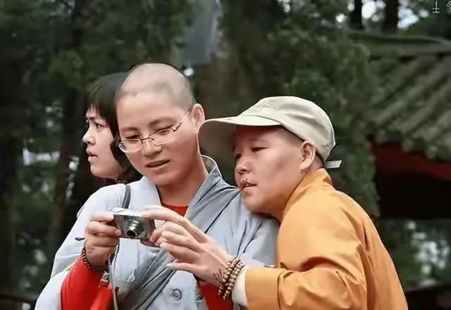 五台山尼姑数量激增，个个容貌娇美，游客建议保持距离