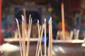 烧香时，3根，6根，9根，分别代表什么？为什么忌烧“断头香”？图片