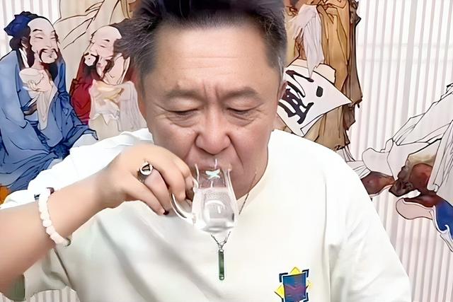 不查不知道一查吓一跳，坐拥北京60亩马场的于谦，私下到底有多壕