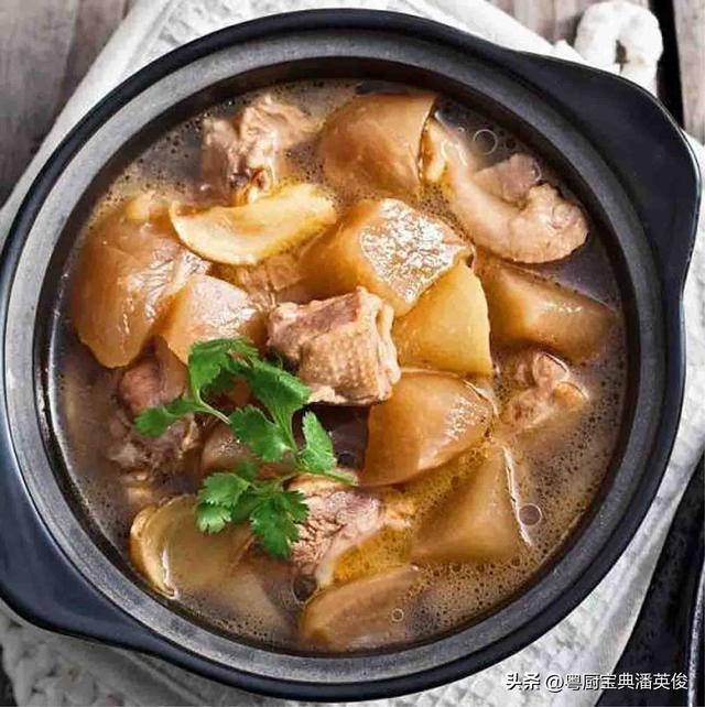 花胶炖鸭功效与作用 花胶炖鸭功效与作用是什么